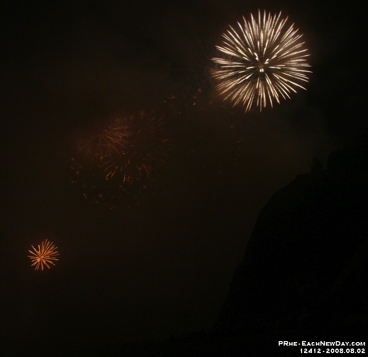 12412CrShRe - Canada's display, International Fireworks Competition, Montmorency Falls
